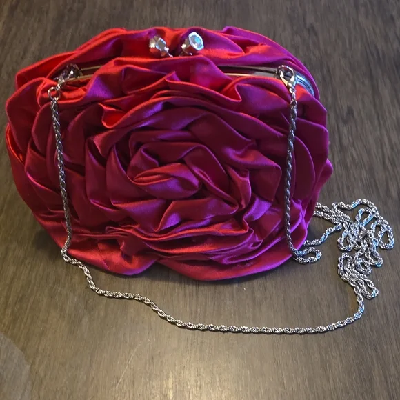 Source Unknown Red Ruched Clutch - Picture 2 of 2